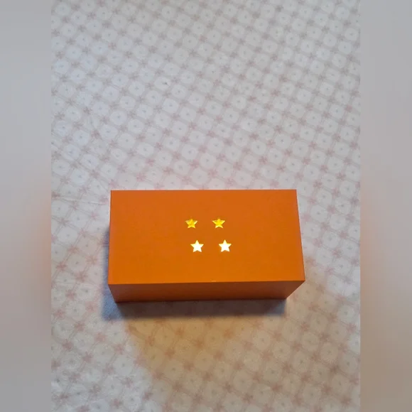 Dragon Ball Capsule-Shaped Glasses Case – Collectible Anime Accessory - Picture 8 of 8